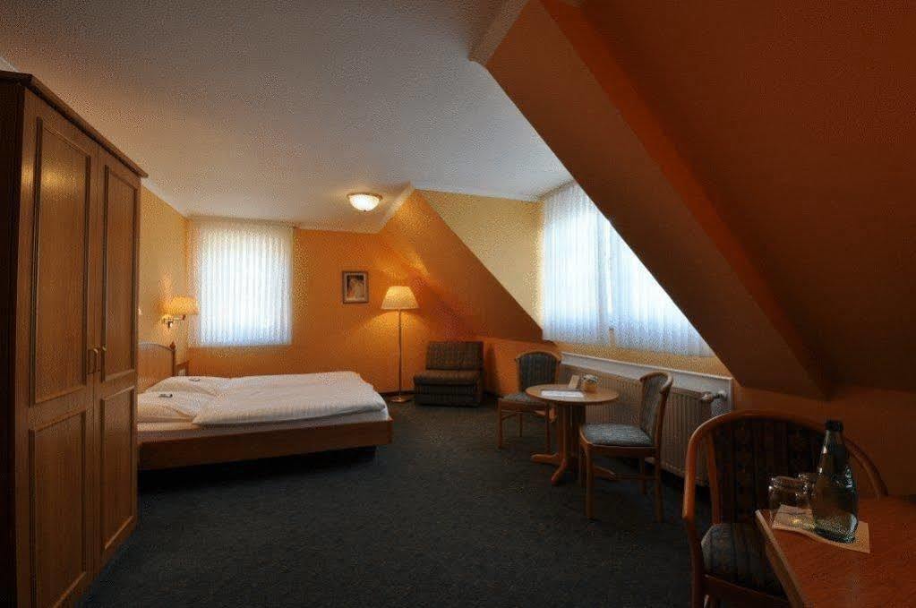Hotel Zum Stern Rauischholzhausen Kültér fotó